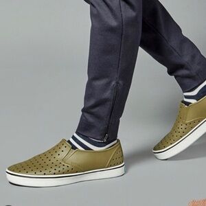 Native Miles Army Green Men's 8‎ Womens 10